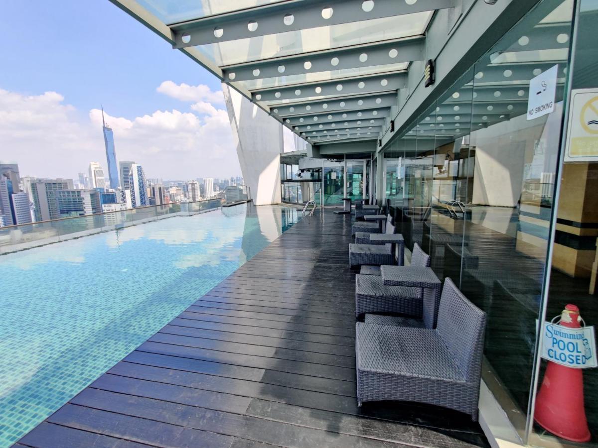 Skybed Over The Sky Hostel @Regalia Suites & Residences Kl Kuala Lumpur Exteriér fotografie