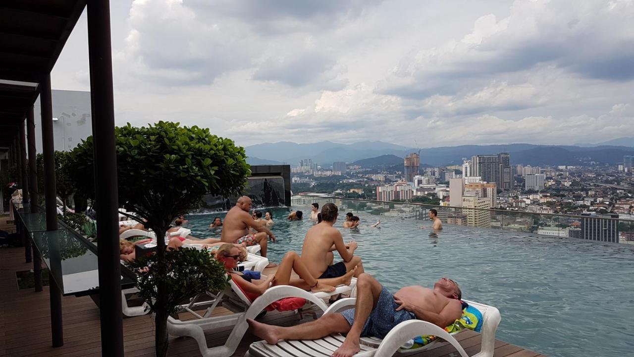Skybed Over The Sky Hostel @Regalia Suites & Residences Kl Kuala Lumpur Exteriér fotografie