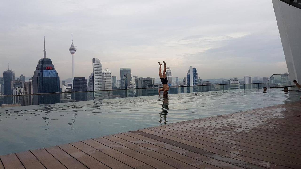 Skybed Over The Sky Hostel @Regalia Suites & Residences Kl Kuala Lumpur Exteriér fotografie