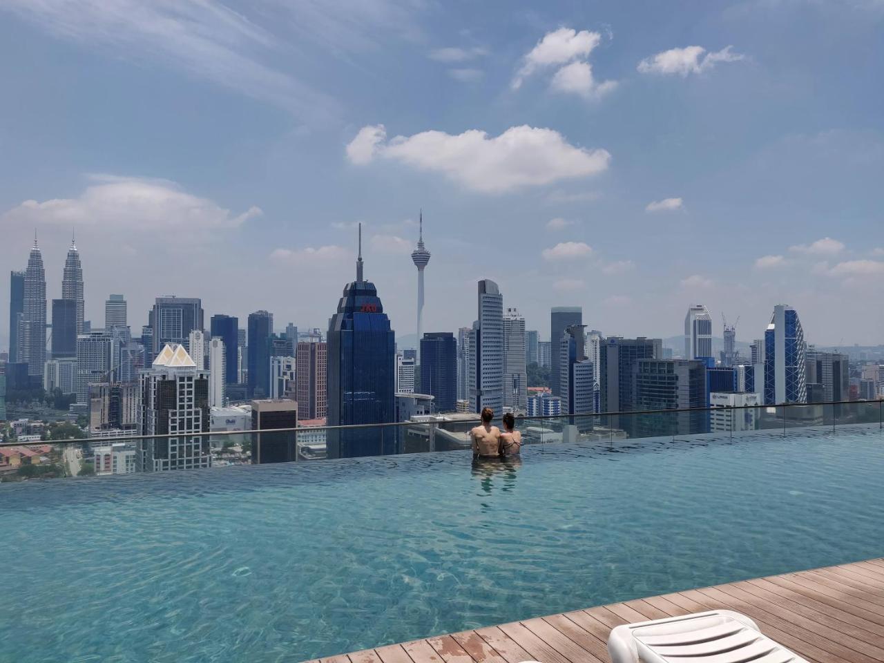 Skybed Over The Sky Hostel @Regalia Suites & Residences Kl Kuala Lumpur Exteriér fotografie